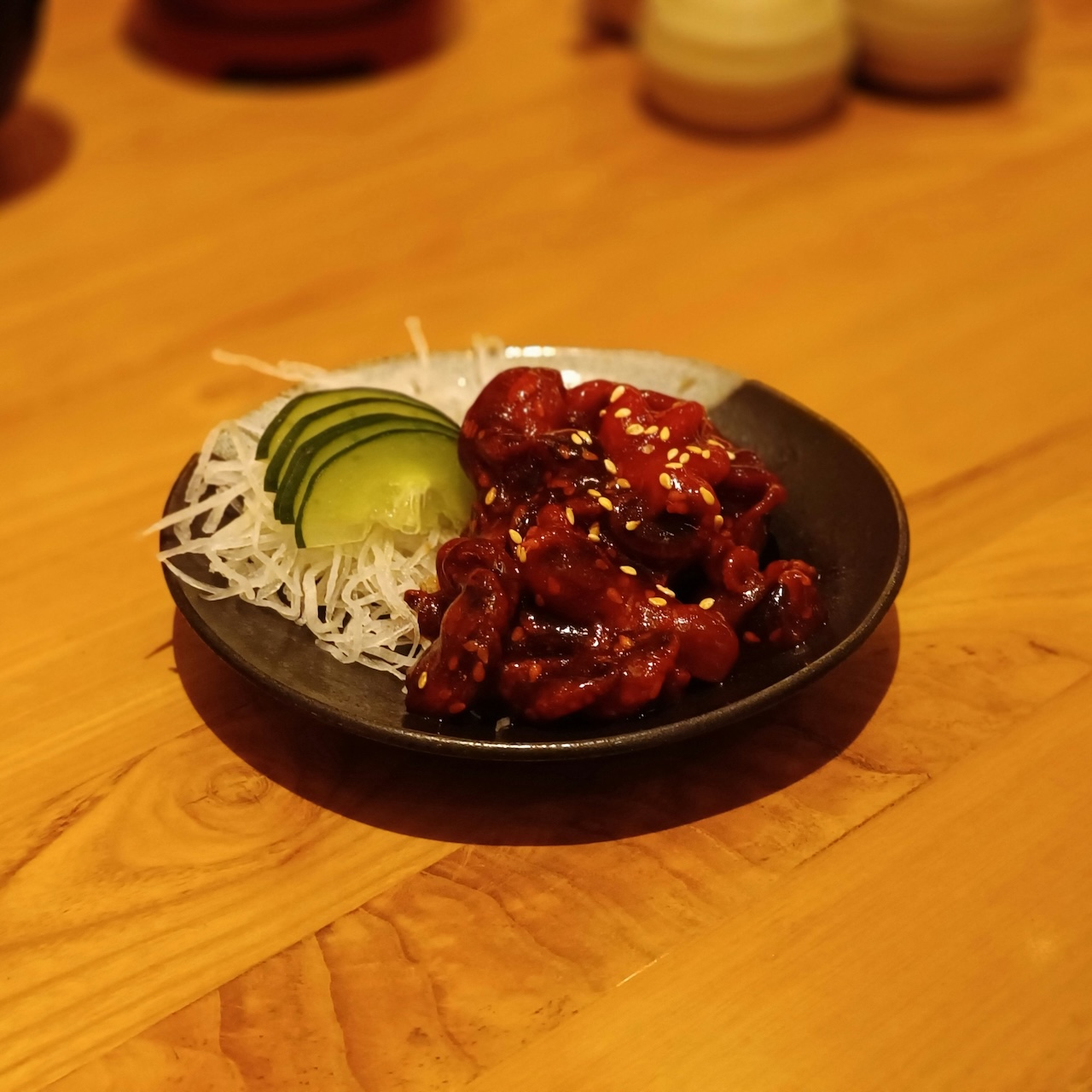 Ośmiornica – inteligentna mieszkanka głębin na Twoim talerzu. Fakty, cena i przepis